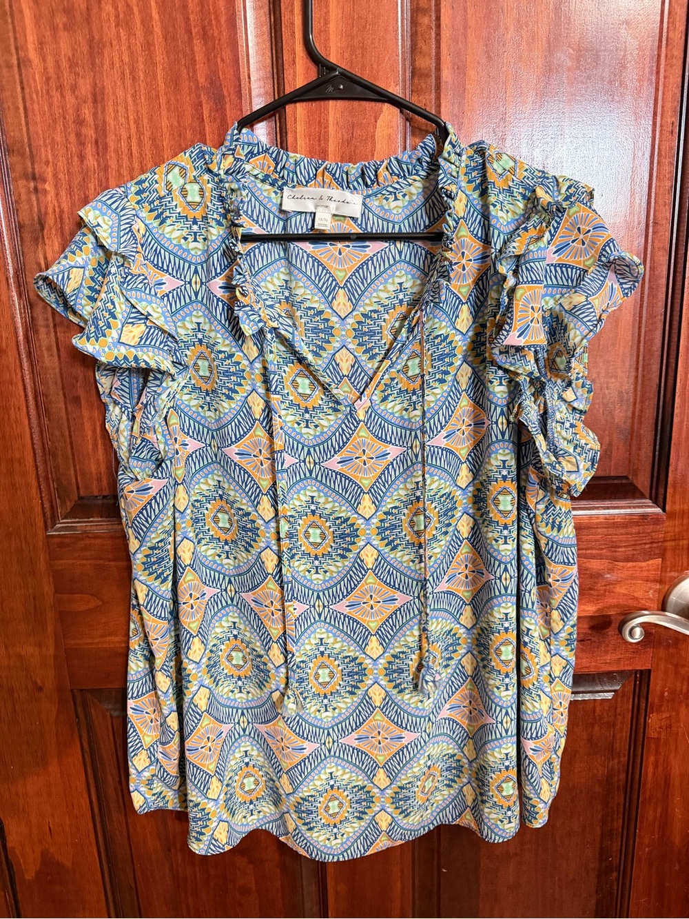 Chelsea & Theodore 1X Boho Geometric Print Ruffle Sleeve Blouse